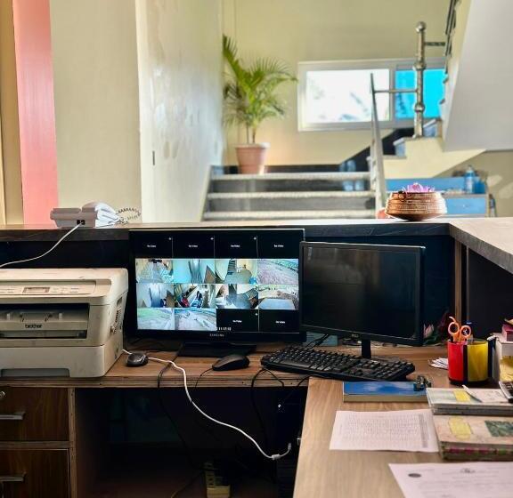 هتل Hot Pot, Dhangadhi