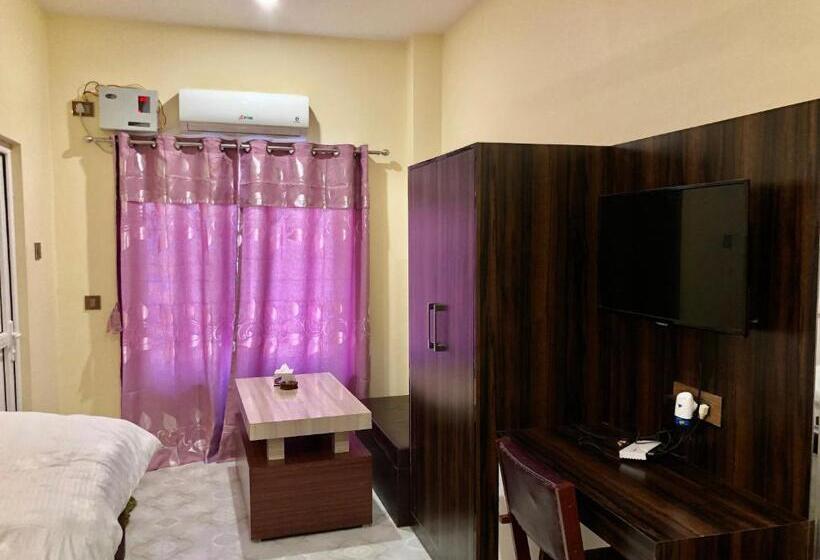 هتل Hot Pot, Dhangadhi