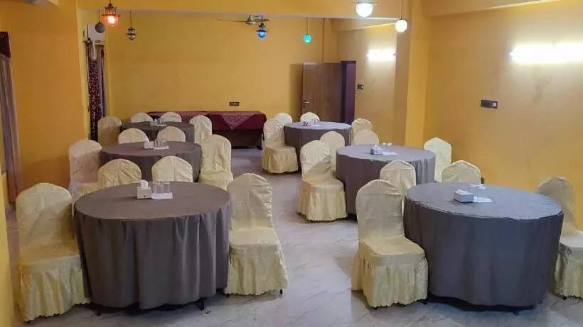 هتل Hot Pot, Dhangadhi