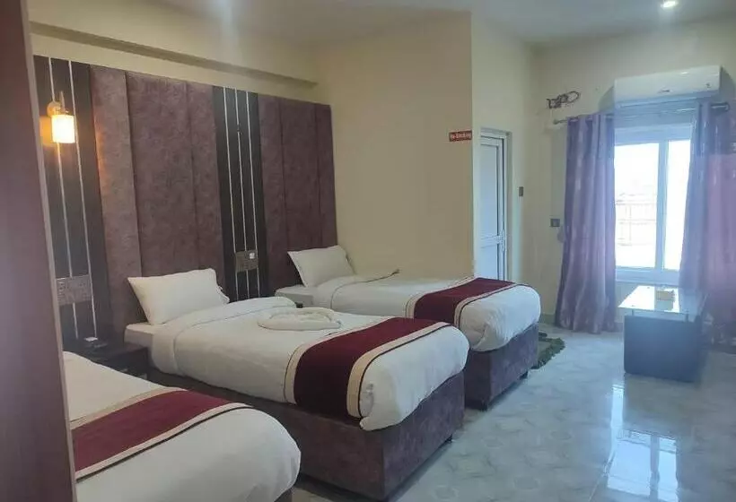 هتل Hot Pot, Dhangadhi