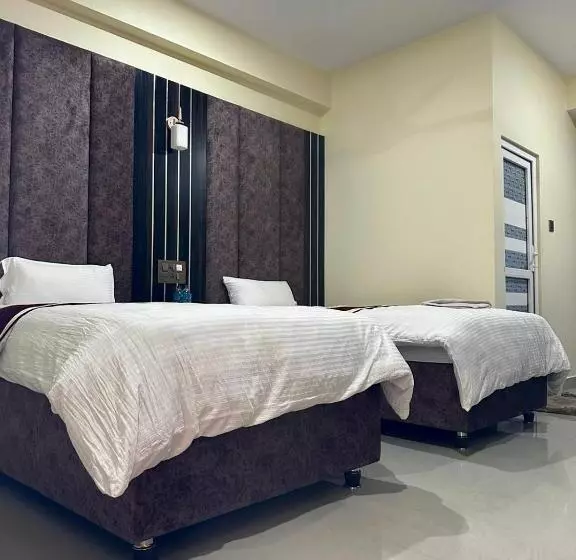 هتل Hot Pot, Dhangadhi