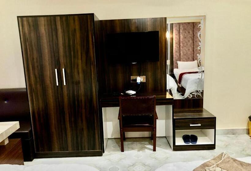 هتل Hot Pot, Dhangadhi