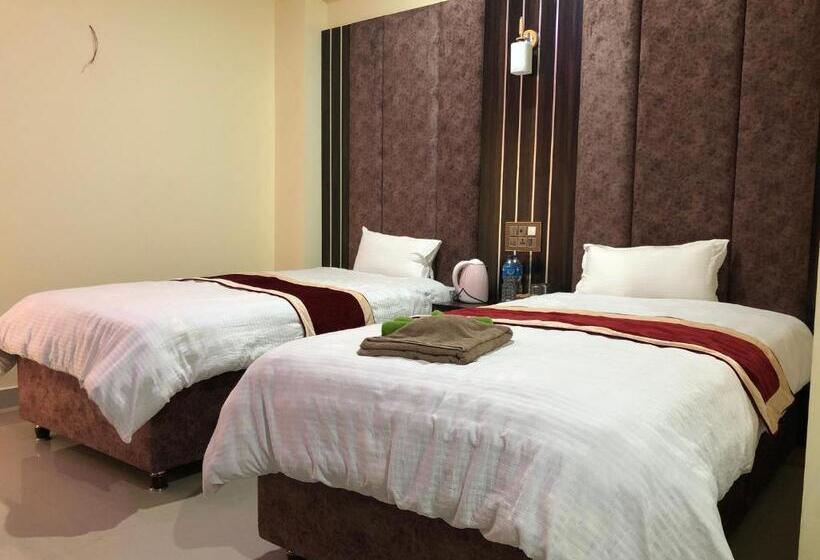 هتل Hot Pot, Dhangadhi