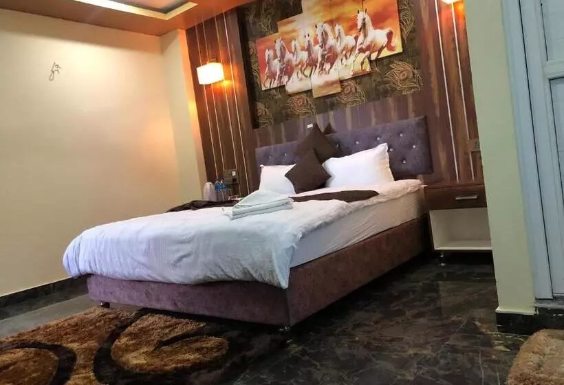 هتل Hot Pot, Dhangadhi