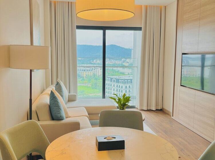 The Sea Halong Bay Managed By Class M