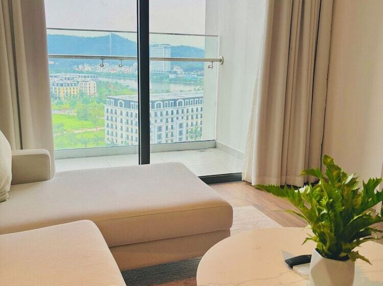 The Sea Halong Bay Managed By Class M