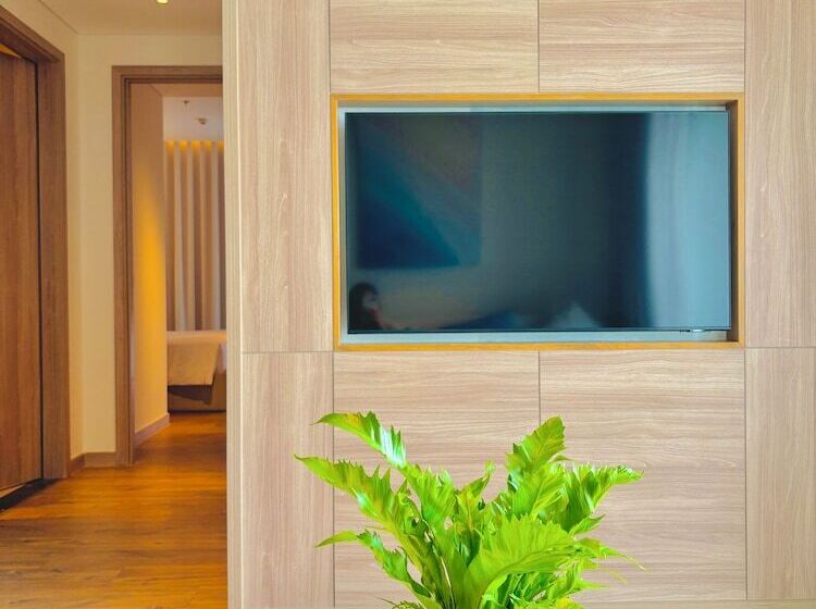 The Sea Halong Bay Managed By Class M