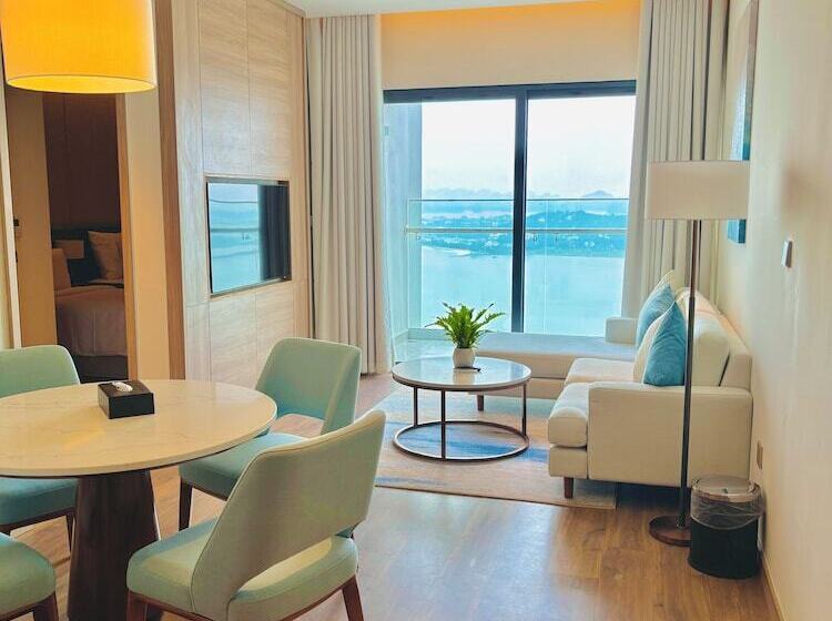 The Sea Halong Bay Managed By Class M