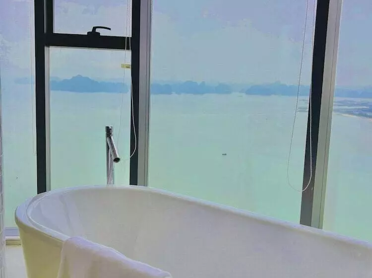 The Sea Halong Bay Managed By Class M