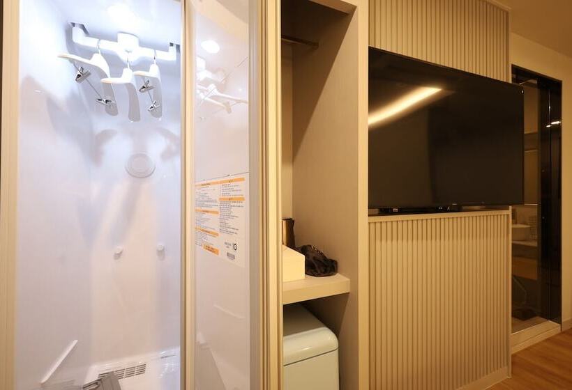 Changwon Denbasta Hotel Myeongseo