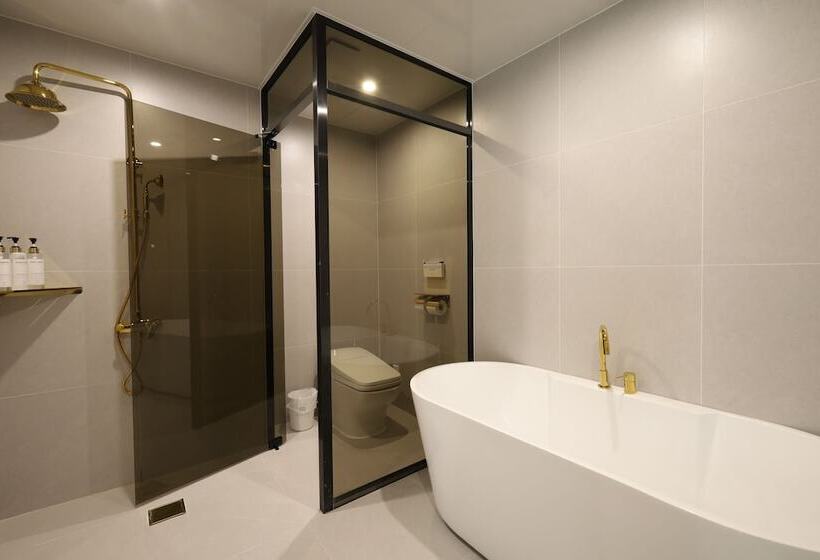 Changwon Denbasta Hotel Myeongseo