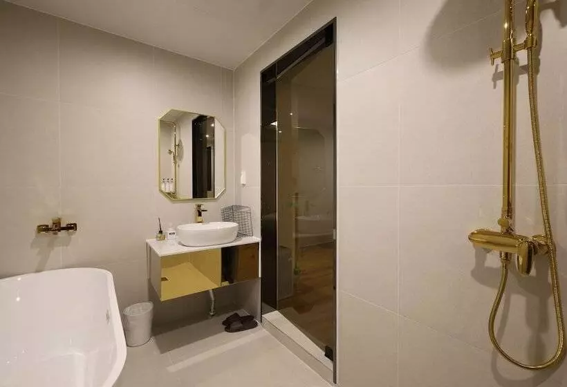 Changwon Denbasta Hotel Myeongseo