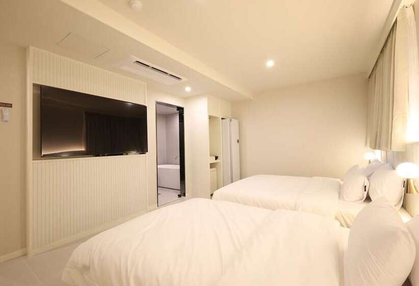 Changwon Denbasta Hotel Myeongseo