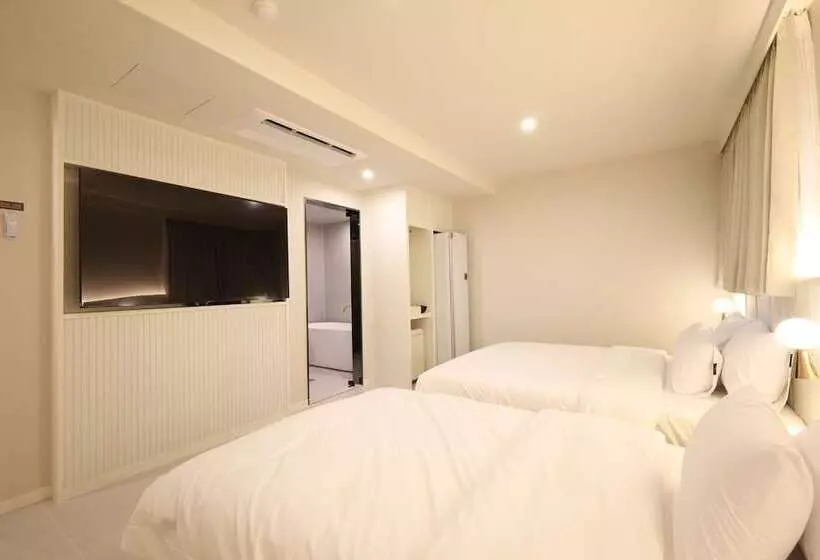 Changwon Denbasta Hotel Myeongseo