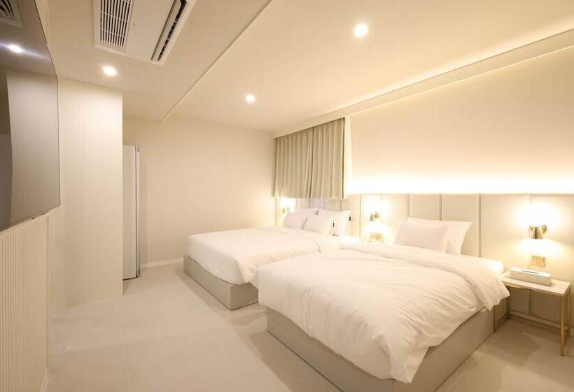 Changwon Denbasta Hotel Myeongseo