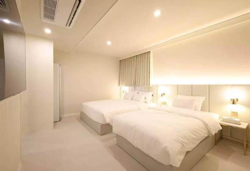 Changwon Denbasta Hotel Myeongseo