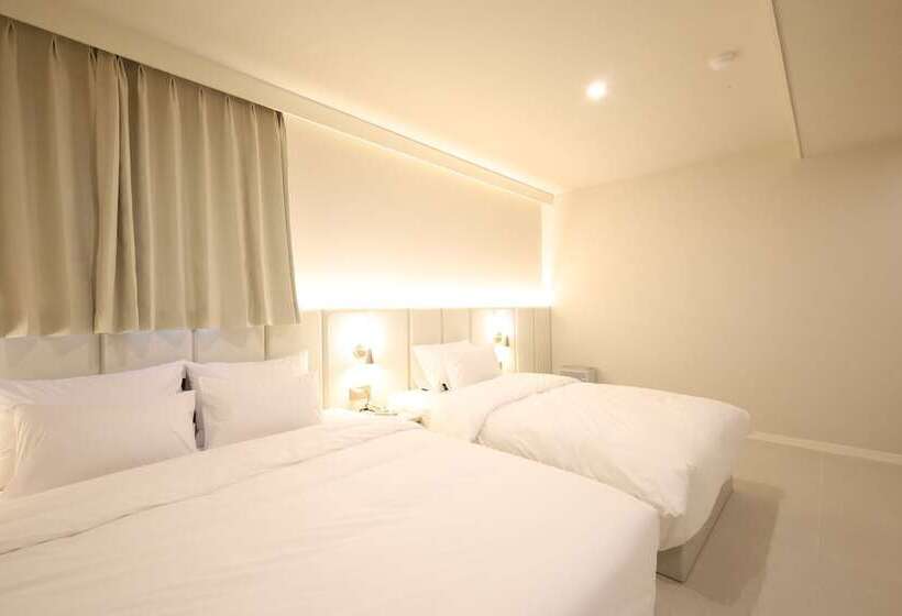 Changwon Denbasta Hotel Myeongseo