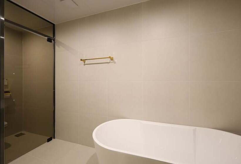 Changwon Denbasta Hotel Myeongseo