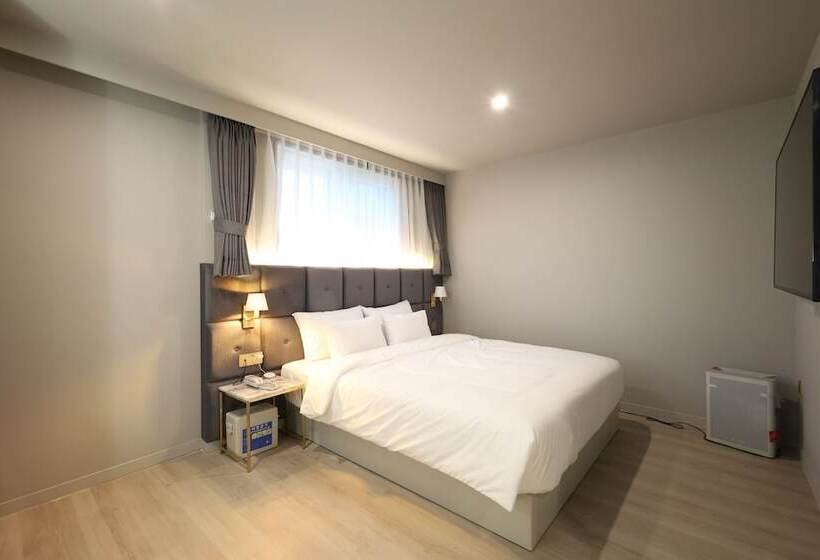 Changwon Denbasta Hotel Myeongseo
