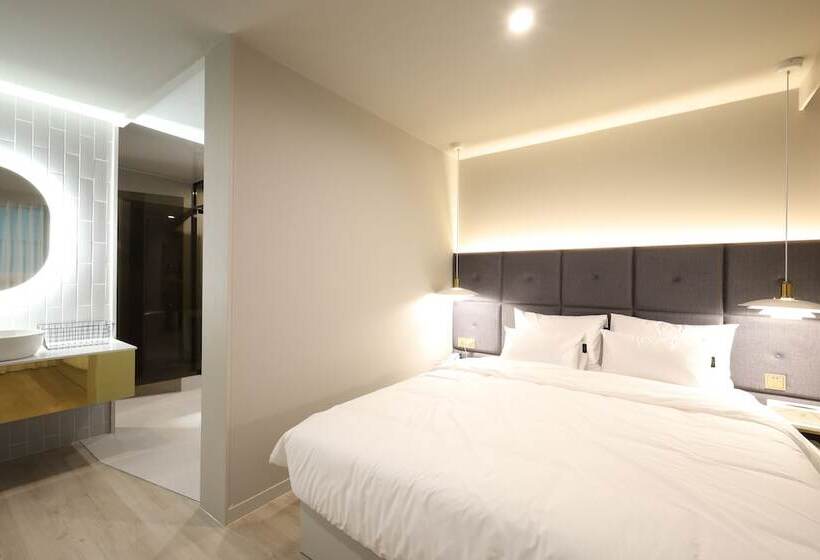 Changwon Denbasta Hotel Myeongseo