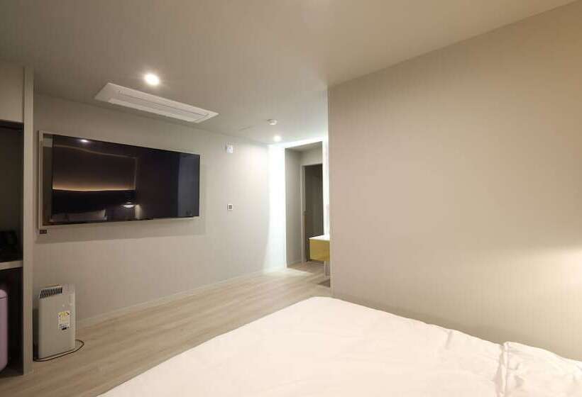 Changwon Denbasta Hotel Myeongseo