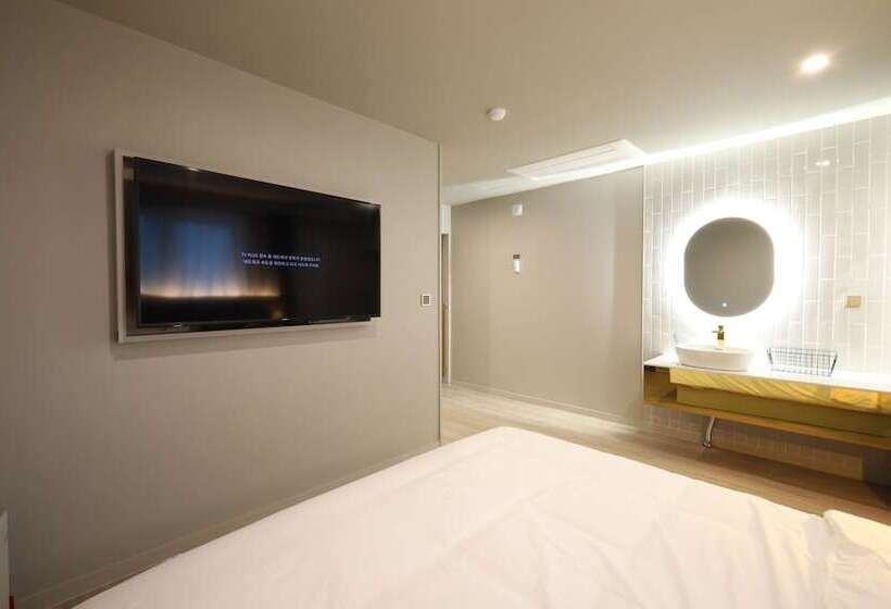 Changwon Denbasta Hotel Myeongseo