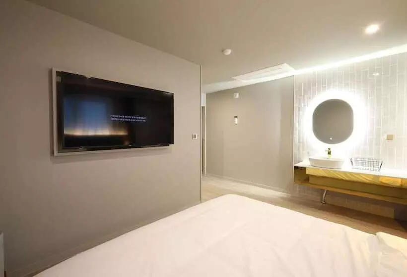 Changwon Denbasta Hotel Myeongseo