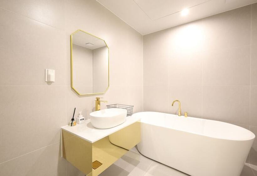 Changwon Denbasta Hotel Myeongseo