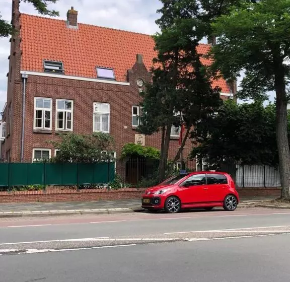 Aamiaismajoitus (B&B) Bommelsteijn Lodge