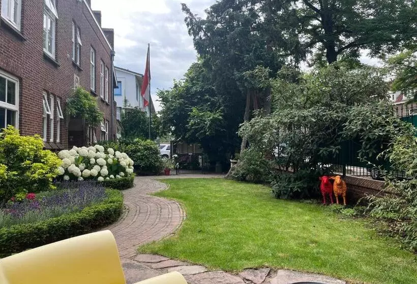 Aamiaismajoitus (B&B) Bommelsteijn Lodge