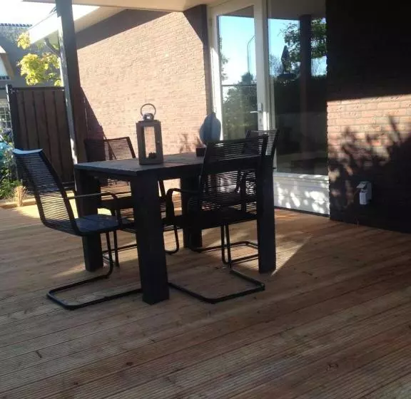 تختخواب و صبحانه Geranio