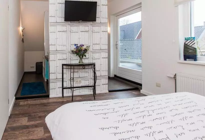 تختخواب و صبحانه Geranio