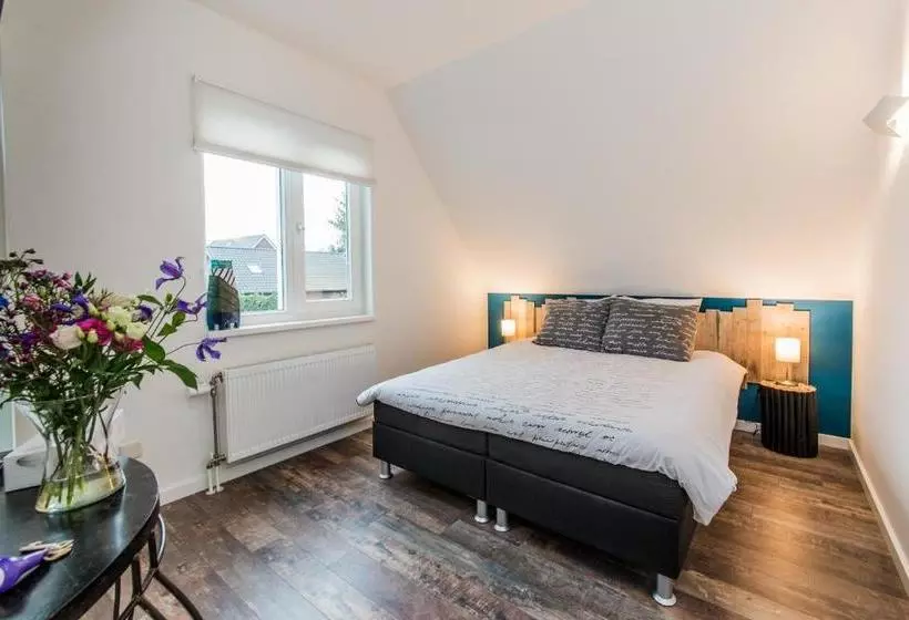 تختخواب و صبحانه Geranio