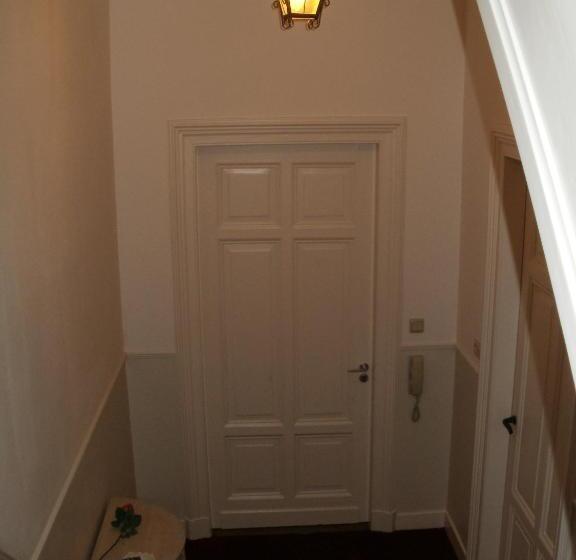 مبيت وإفطار Op De Burg