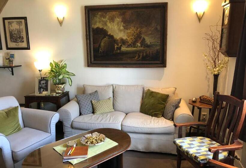 Walnut Lodge Bed & Breakfast