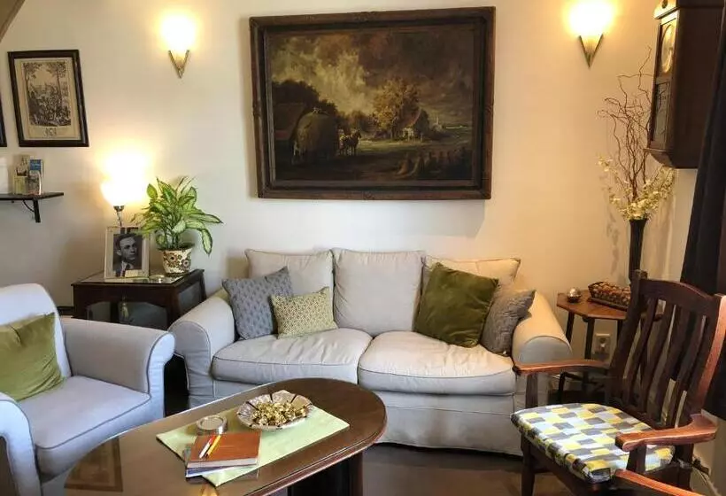 Walnut Lodge Bed & Breakfast