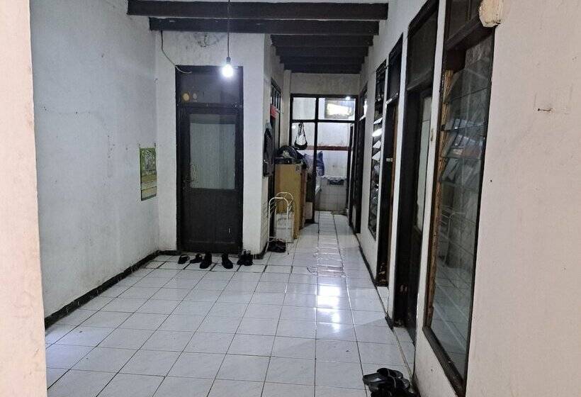 Hotel Spot On 93956 Siliwangi Guest House Syariah