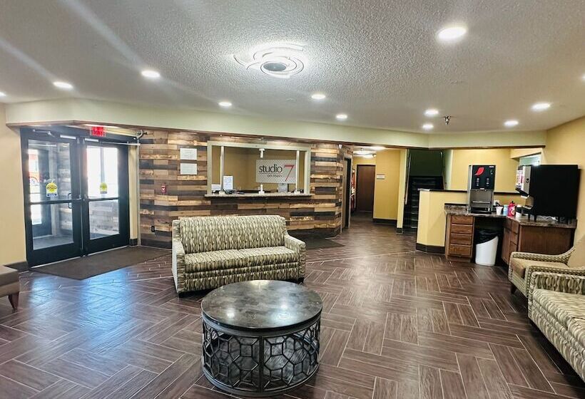 Hotel Studio 7 On Main