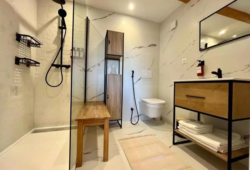 Majatalo Guesthouse Les Maurins