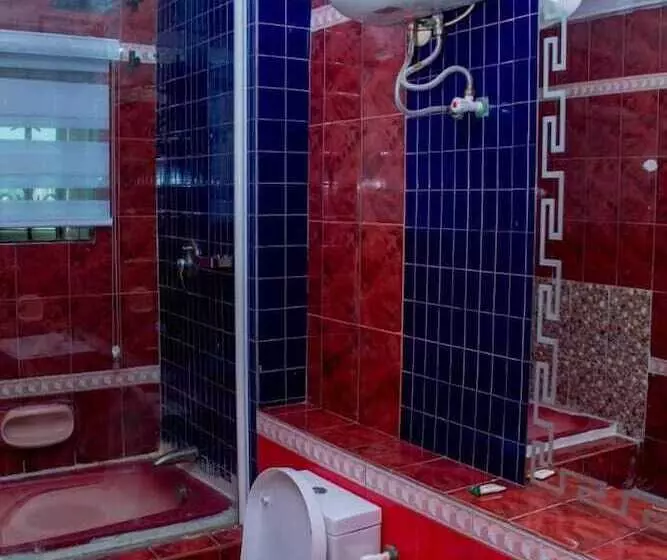 هتل Flora Suites