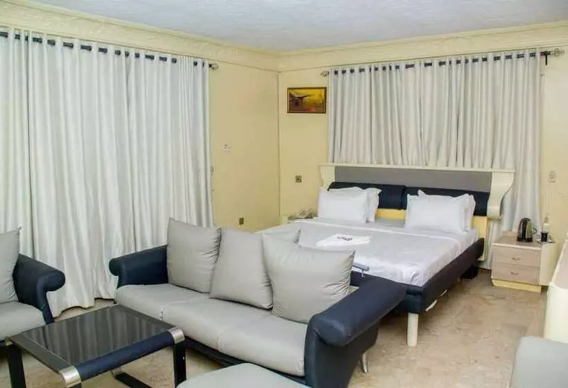 هتل Flora Suites