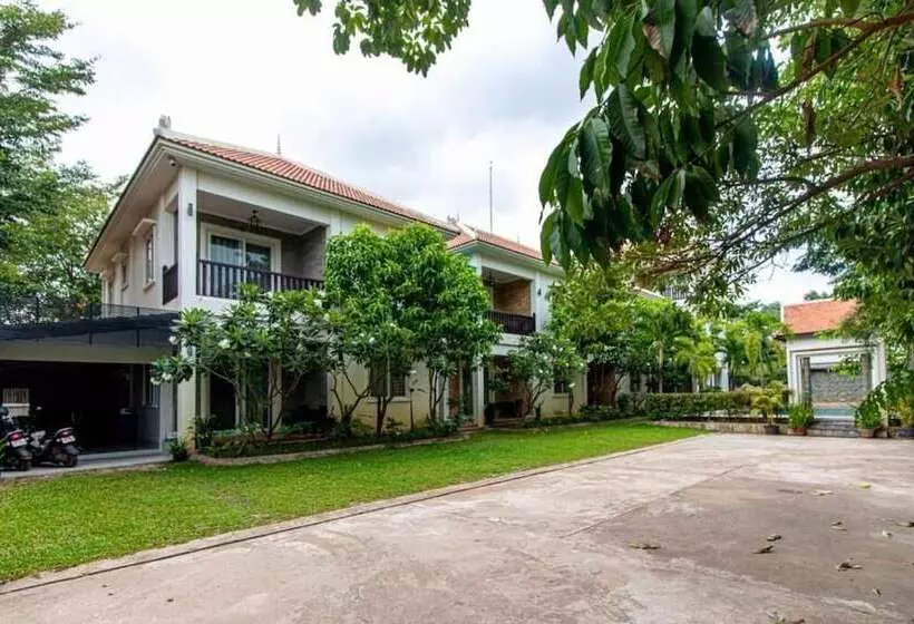 Aamiaismajoitus (B&B) Elegant Escape Residence