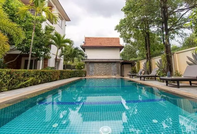 Aamiaismajoitus (B&B) Elegant Escape Residence