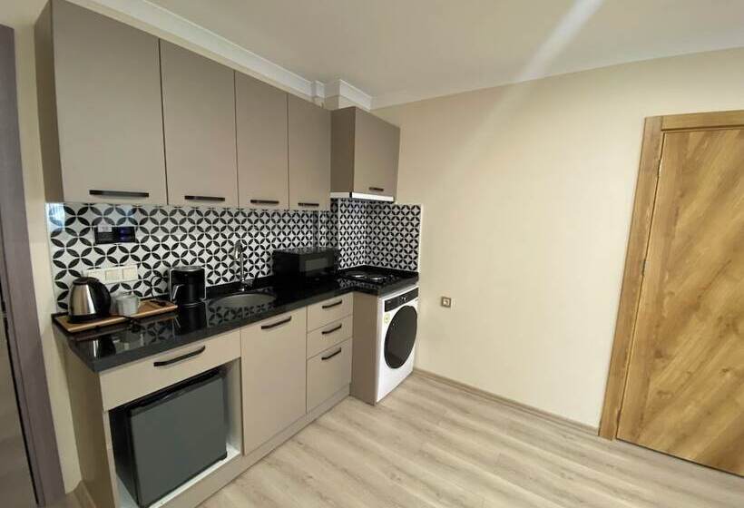 هتل Rena Grand Residence & Suit