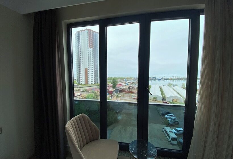 هتل Rena Grand Residence & Suit