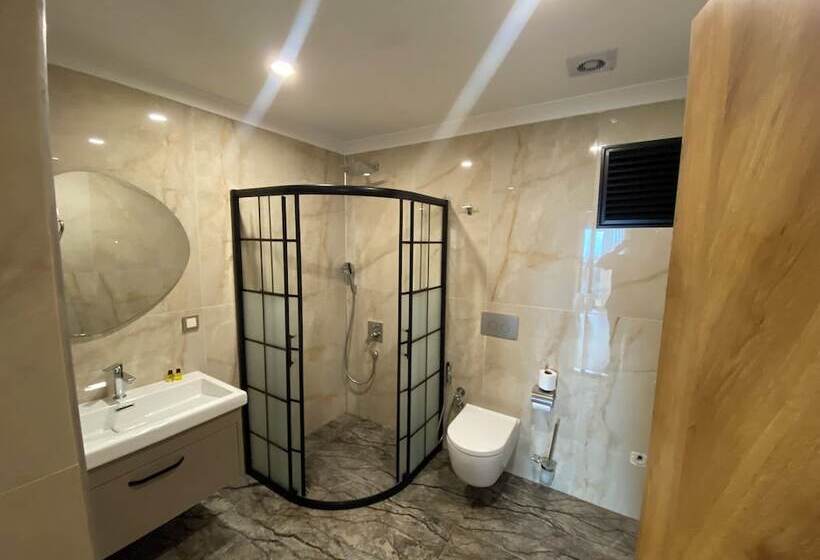 هتل Rena Grand Residence & Suit