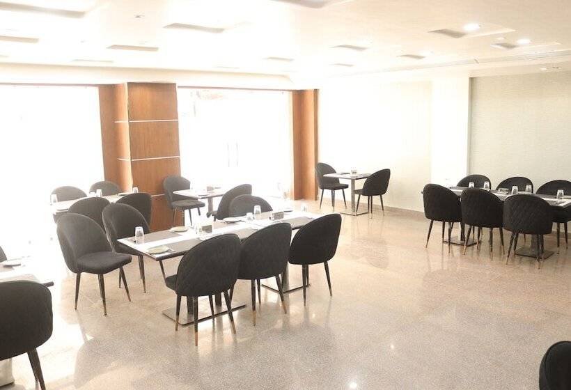 Hotel Maxsun Gwalior