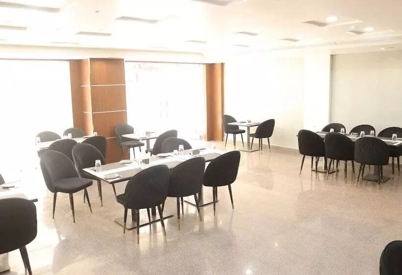 ホテル Maxsun Gwalior