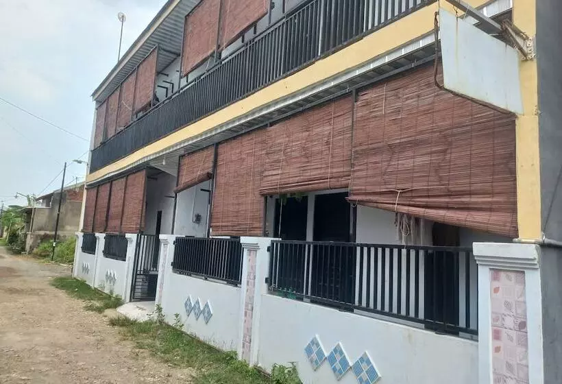 Hotelli Spot On 93886 Kost Zalfa Amalia Syariah