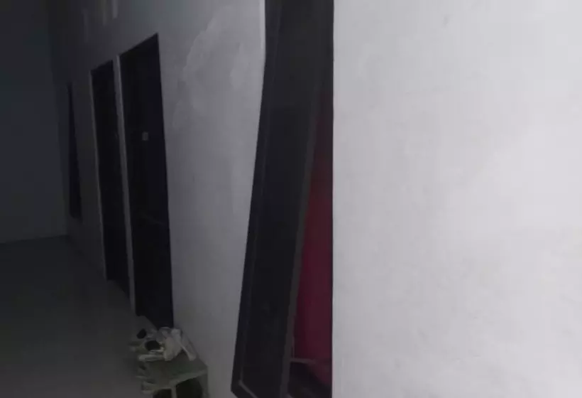 Hotelli Spot On 93886 Kost Zalfa Amalia Syariah